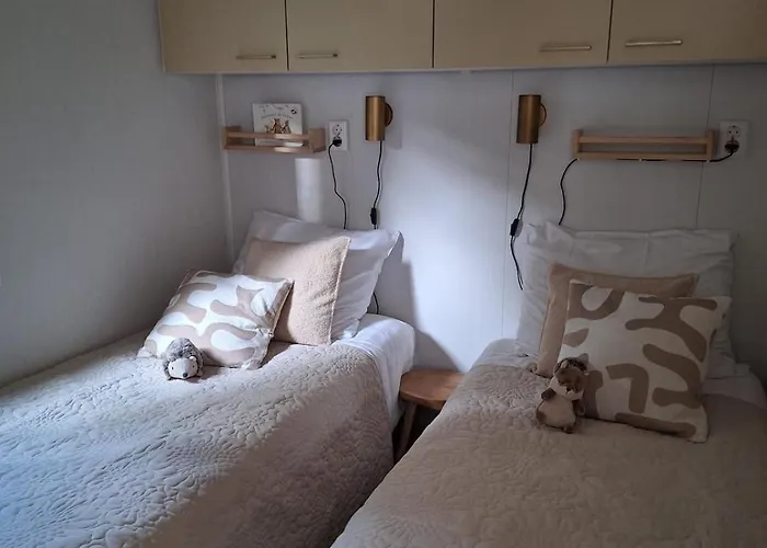 Semesterbostad Lodge Loua - Luxe Boshuisje Met Verwarmd Buitenbad *