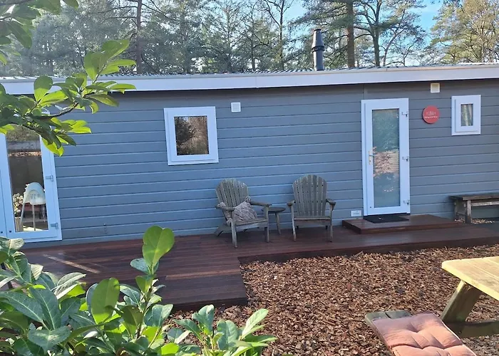 Semesterbostad Lodge Loua - Luxe Boshuisje Met Verwarmd Buitenbad Nunspeet